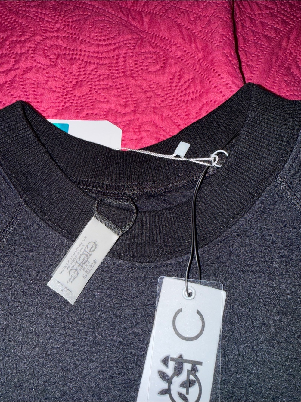 GIGI C Black Cropped Textured Long-Sleeve Top - Picture 5 of 5